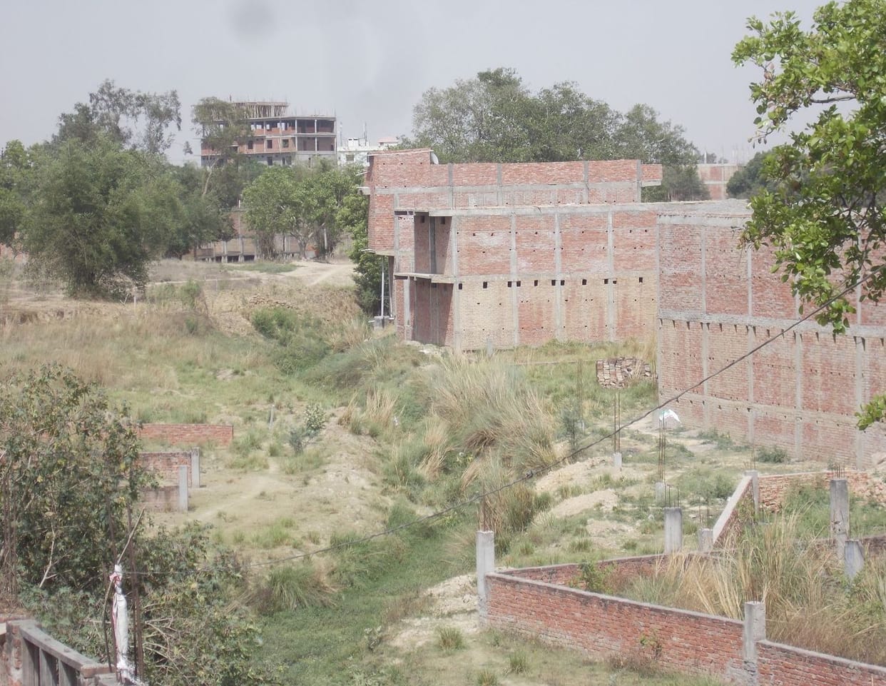 Hundreds of houses built on just two sealed