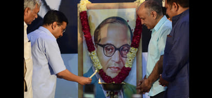 kejriwal attack on modi at 125th anniversary function in delhi 