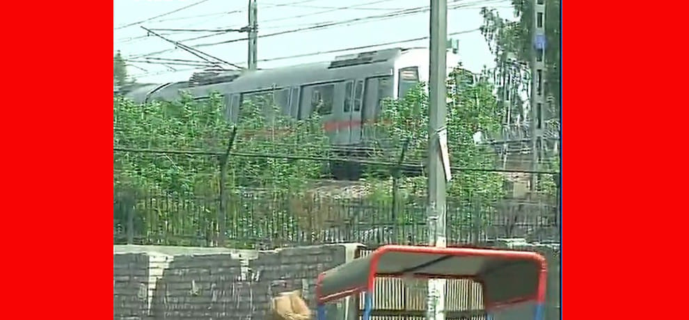 red line metro stopped during over head wire snapped 