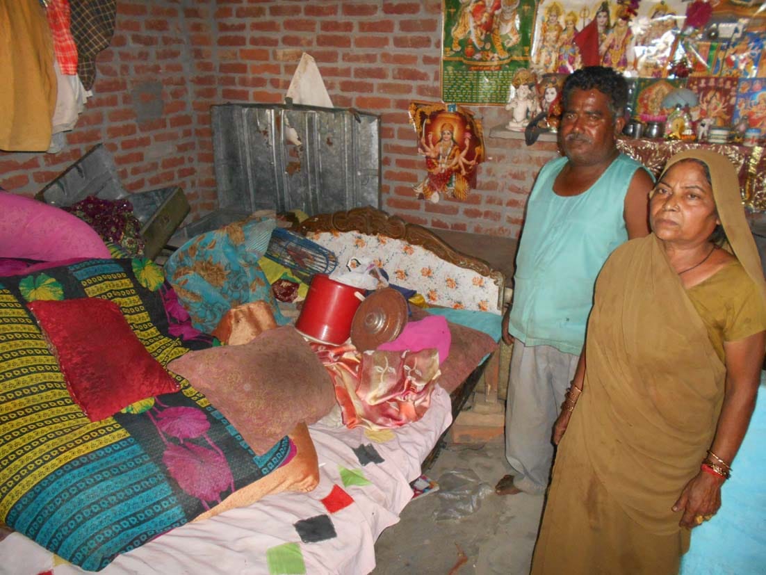 Two masked miscreants looting of homes