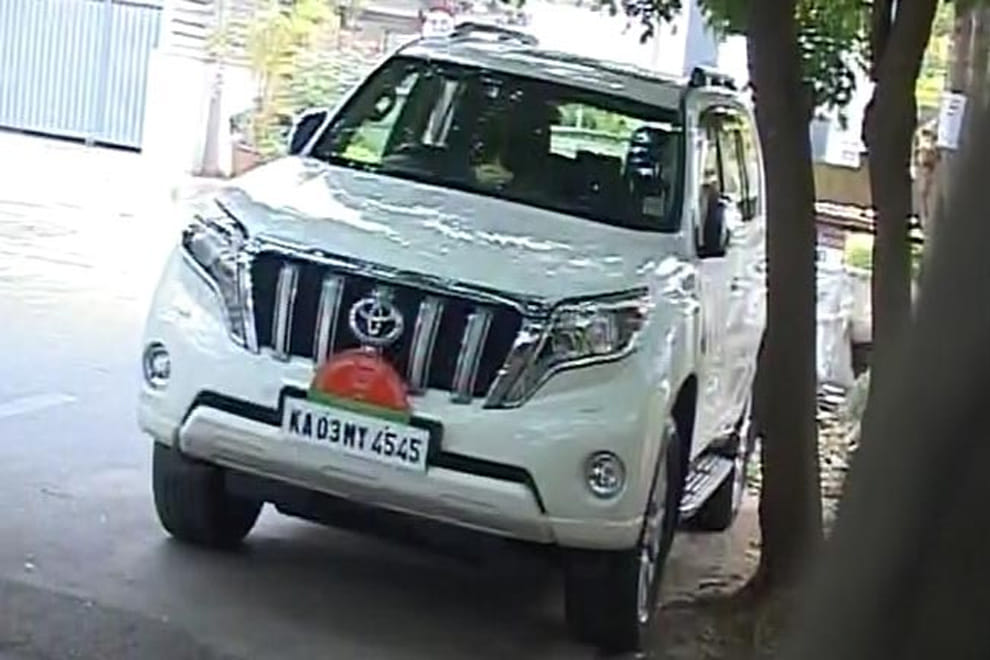 yeddyurappas rs 1 crore suv create uproar in karnataka