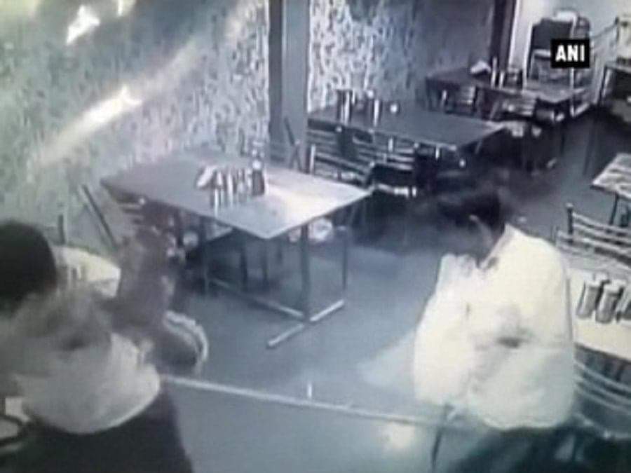 सीसीटीवी मारपीट