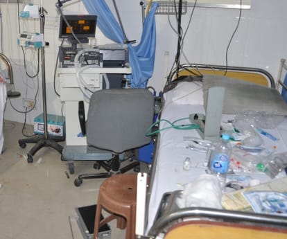 Ruckus in hospital after patient's death in zainiss hospital in lucknow.