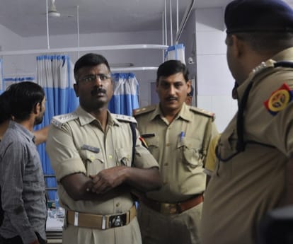 Ruckus in hospital after patient's death in zainiss hospital in lucknow.