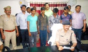 4 badmash arest in police counter
