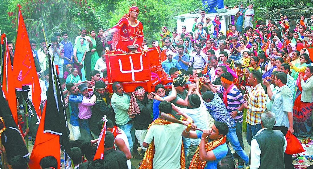 The stretcher with glee turned Ulkadevi