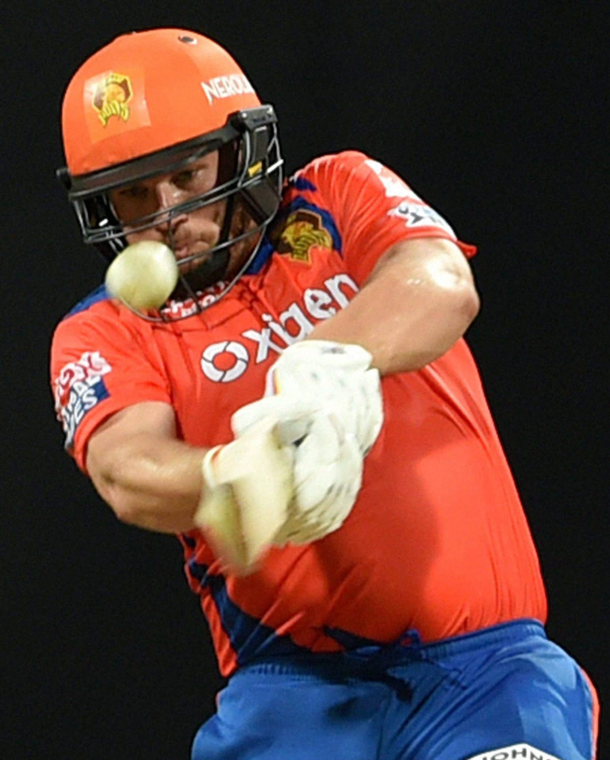 IPL-9: Gujarat Lions win thriller against Mumbai Indians