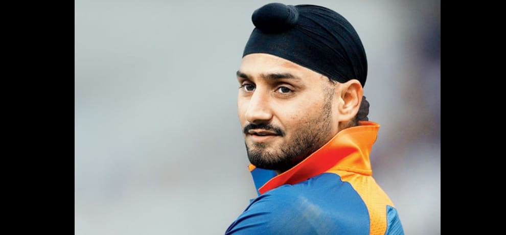 harbhajan singh trolling on twitter over photo with soldiers