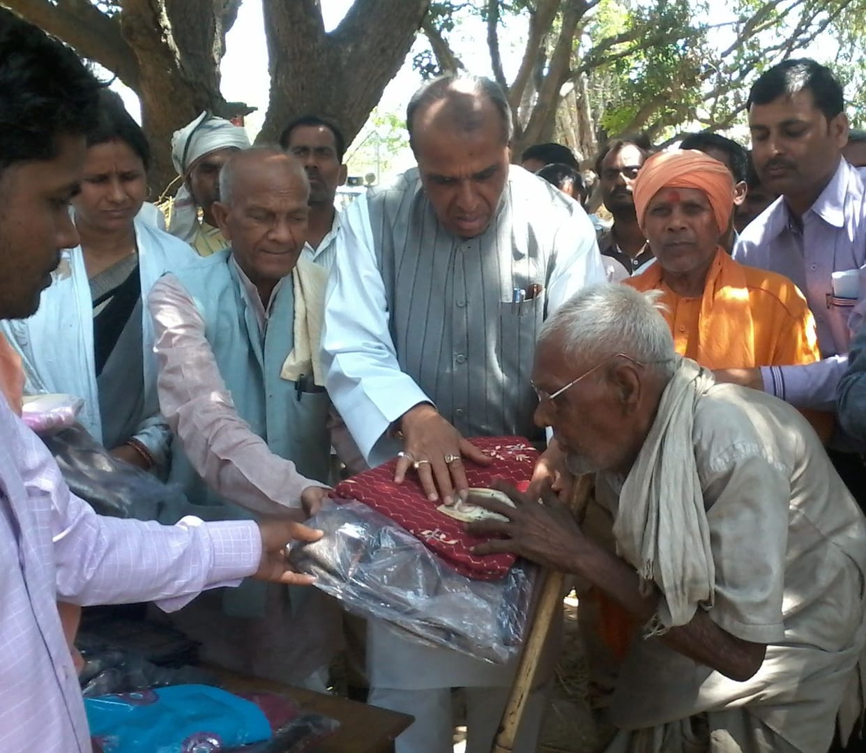 People come out to help 