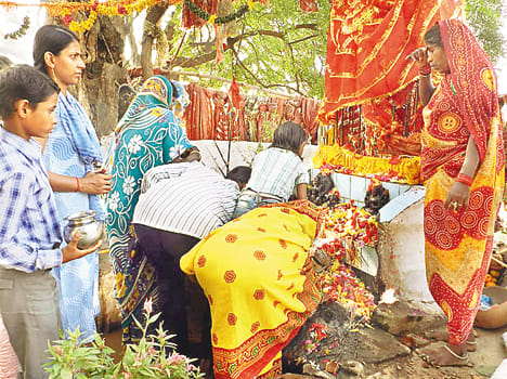 Devotees do not wander Jharkhandi mother