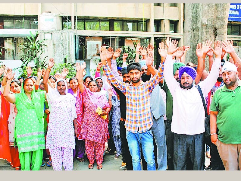 protest, parents protest against police in ludhiana, ludhiana protest