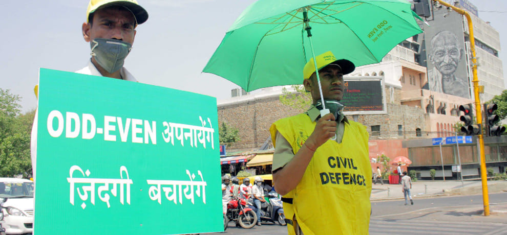 due to slow speed of air pollution increasing in delhi