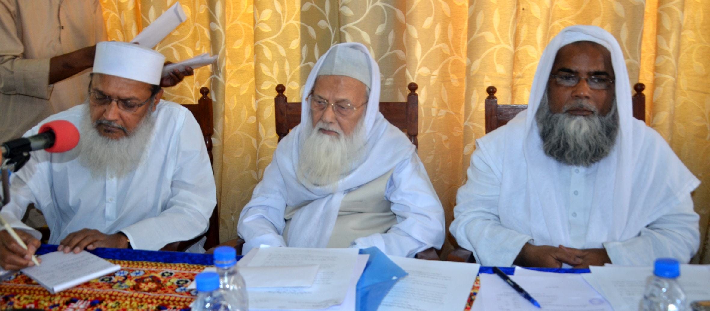 asaduddin owaisi attends muslim law board meeting