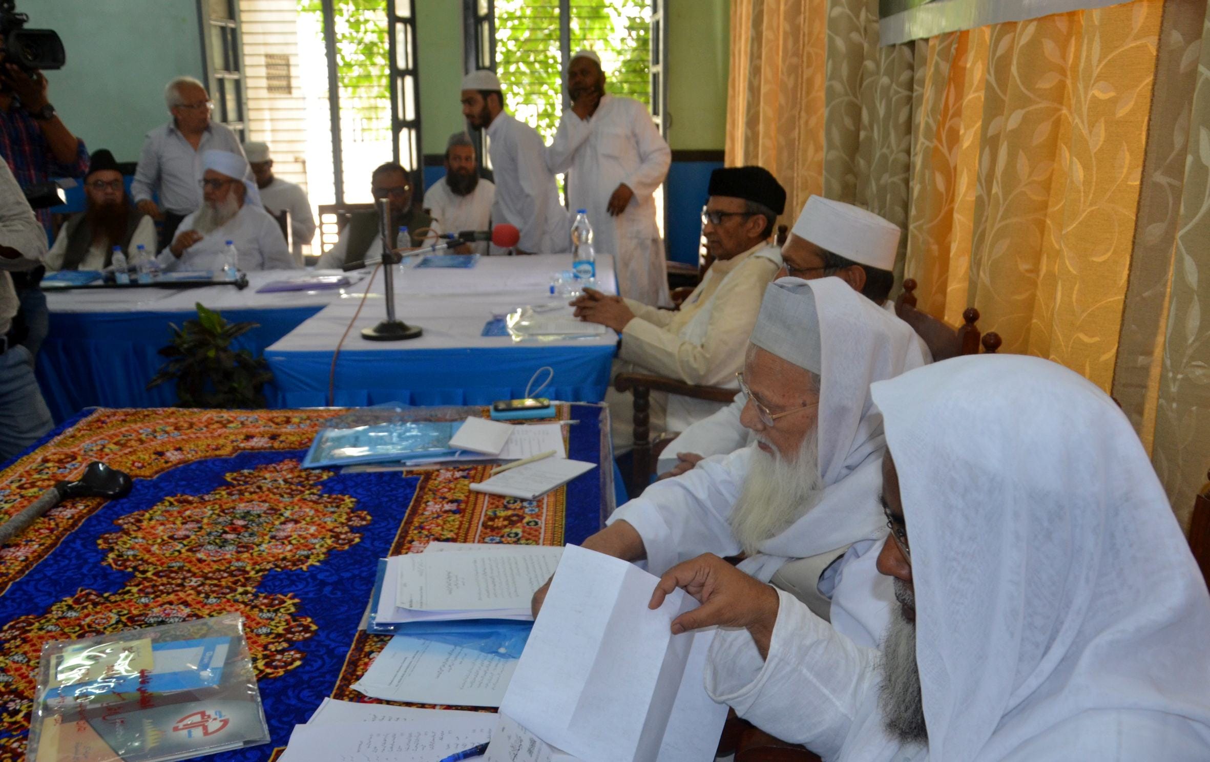 asaduddin owaisi attends muslim law board meeting