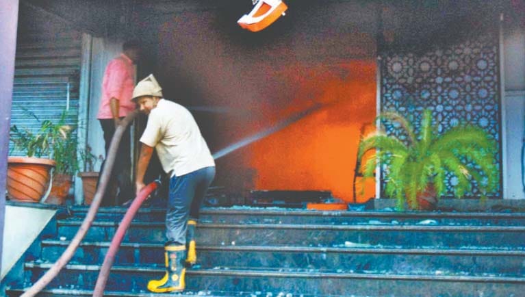 fire in pratapgarh hotel