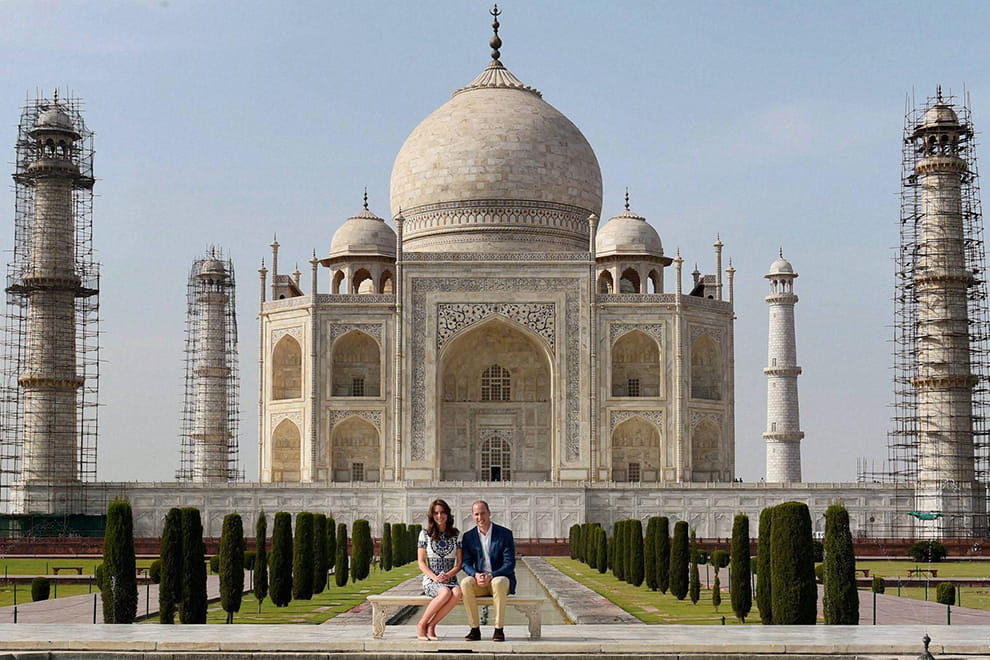 prince william and kate middleton visit taj mahal