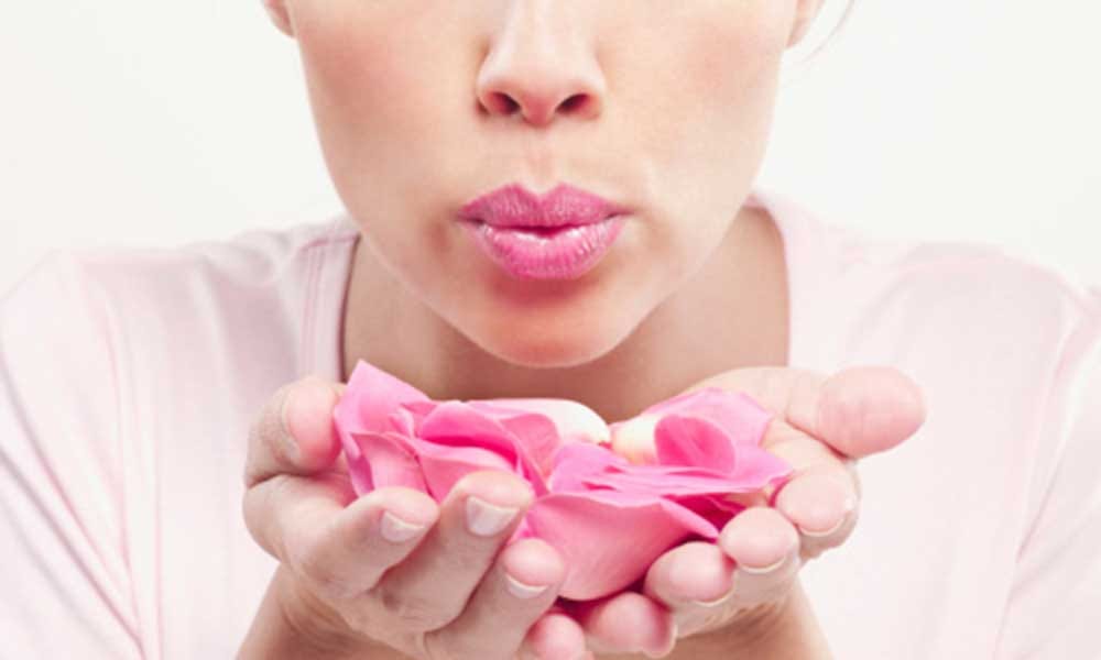 Tips to cure dry lips in summers