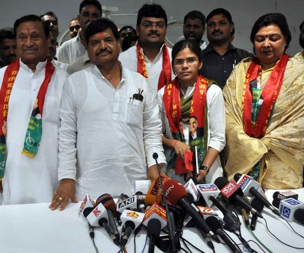  BJP leader joins SP in Lucknow.