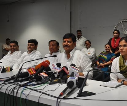  BJP leader joins SP in Lucknow.