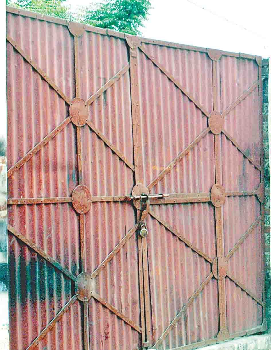 woeks stoped in industrial area