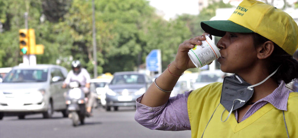 temperature in delhi ncr crossed 43 degree 
