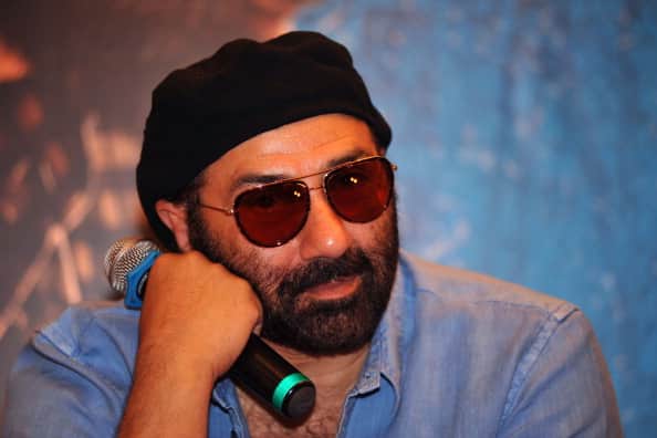 Ameesha Patel to make comeback in Bollywood opposite Sunny Deol