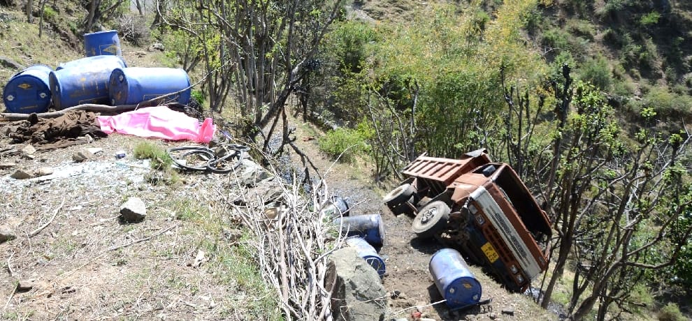 truck falls into trench, two killed.