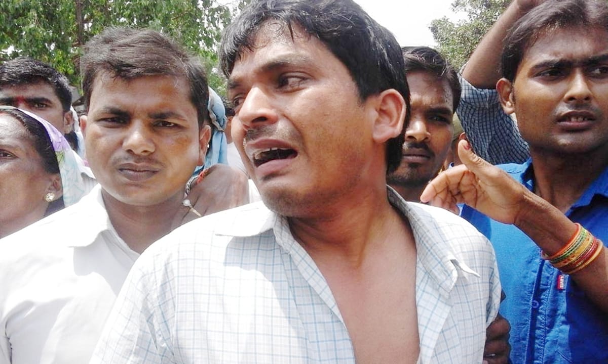 police tortured journalist, two injured