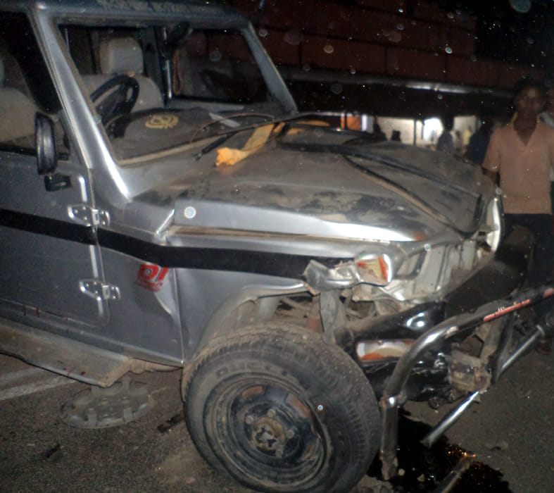 Bolero , clashed in the coming ten Tyra truck , driver injured