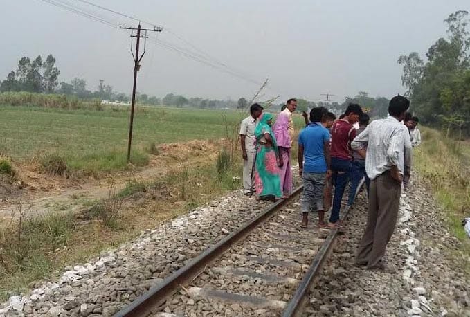 Equivocally teenager 's body was found on railway track