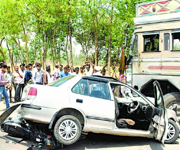 A student died in a accident in Barabanki.