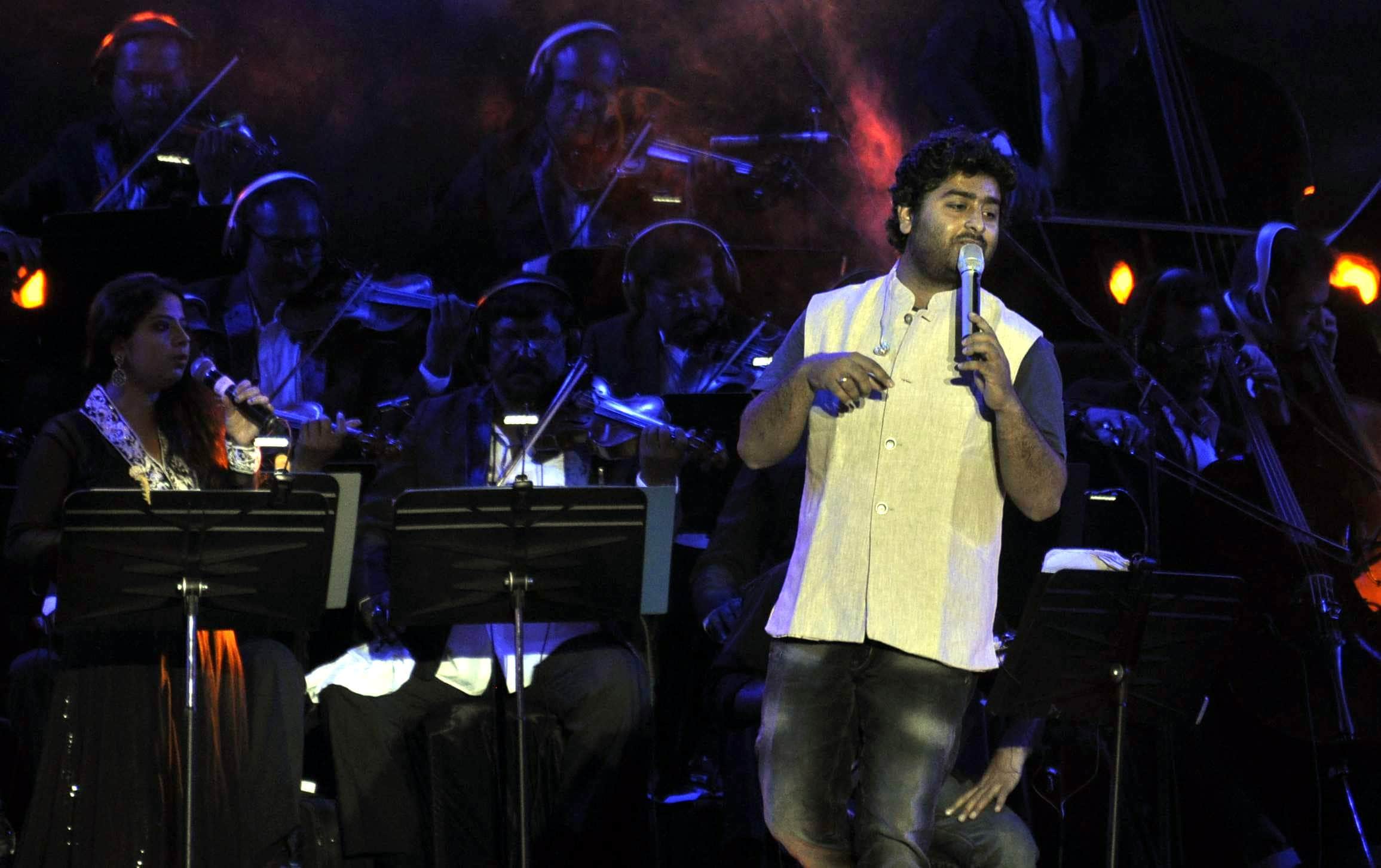 viral video of an angry arijit singh at a concert