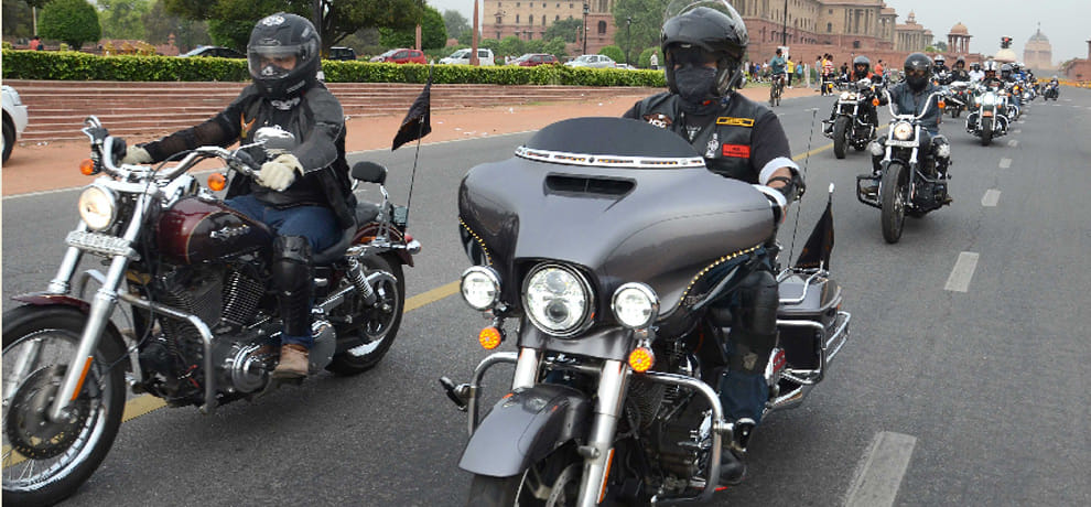 gave a tribute to Lady Harley, lady bikers showed verve