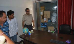 Breaking theft of electronic shop in Kareli