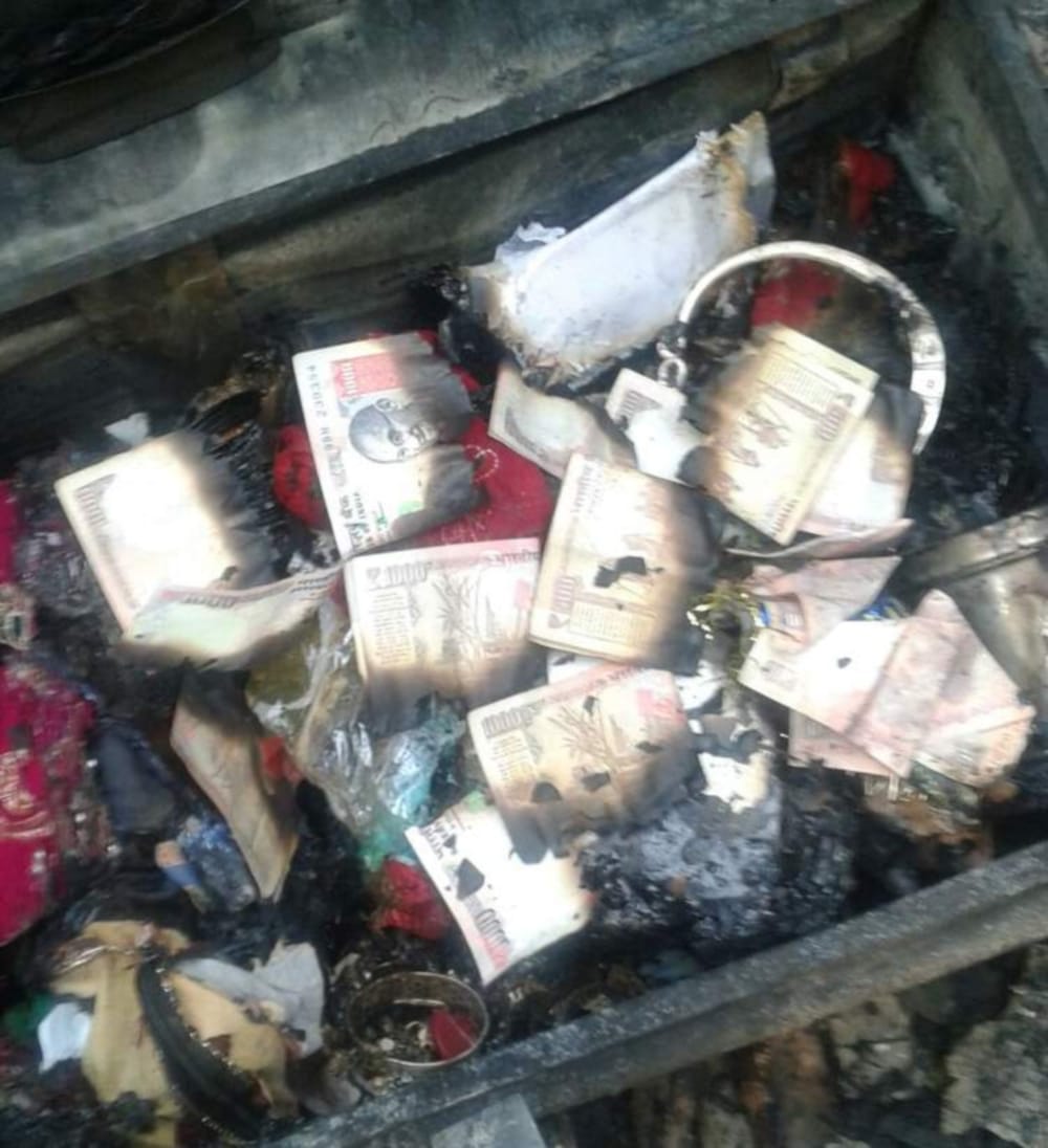 28 huts caught fire in dehradun