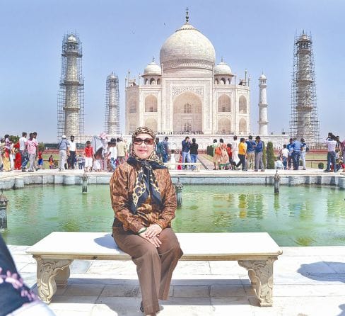 malesia's queen saw tajmahal