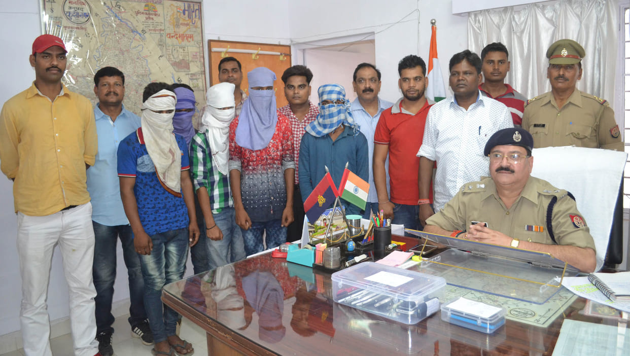 Mobile snatching gang busted