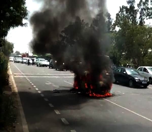 blast in car, the driver fled