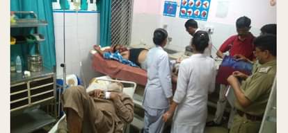 युवक नशे में धुत होकर वाहन लेकर आया और शादी की रस्म निभा रहे लोगों के ऊपर वाहन चढ़ा दिया।