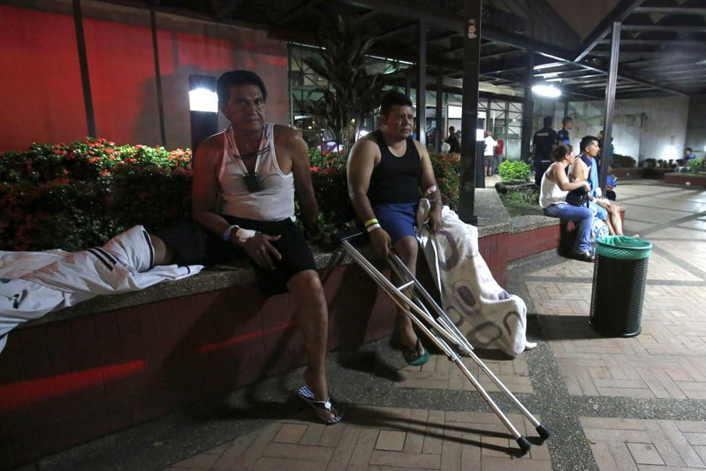 Powerful earthquake kills 246 in ecuador 