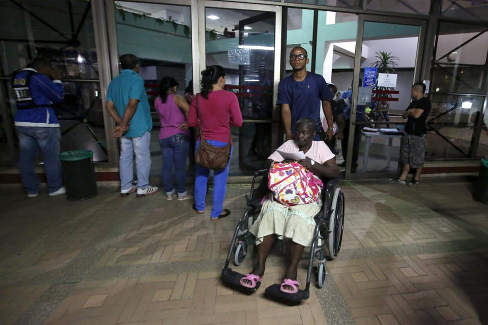 Powerful earthquake kills 246 in ecuador 