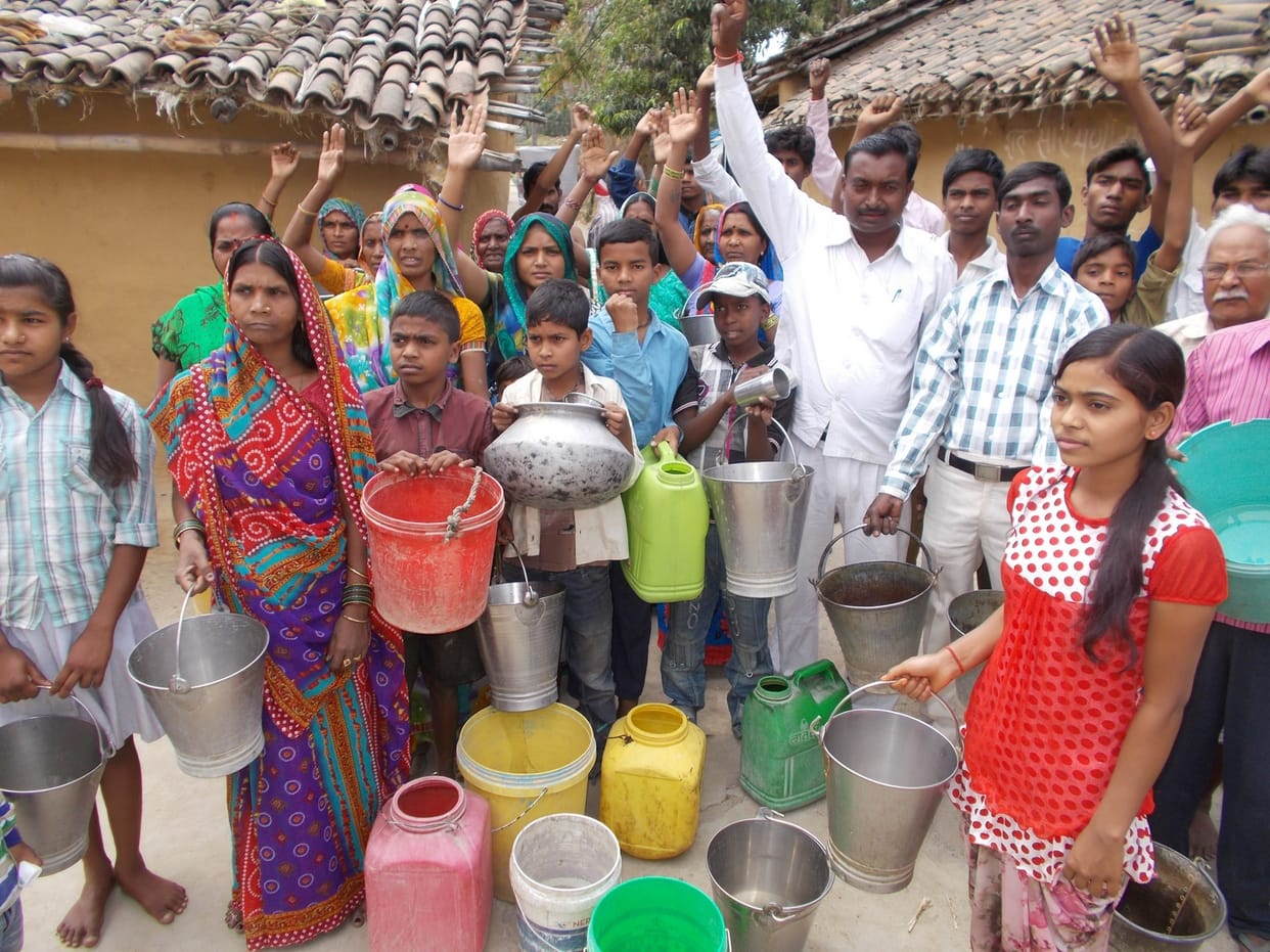women protest with vacant buckets 