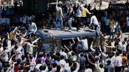 patidar andolan turns violent in Gujrat