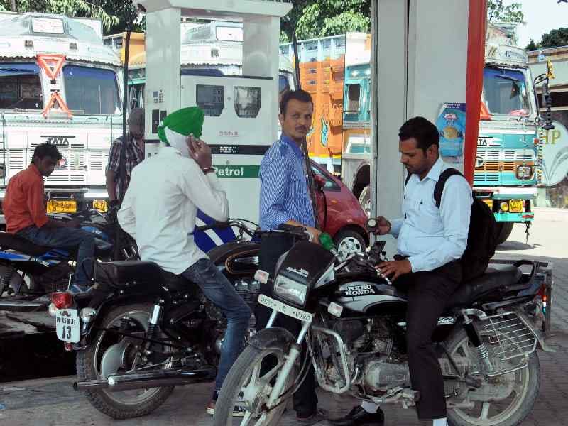 no helmat no petrol, scheme fail, pathankot