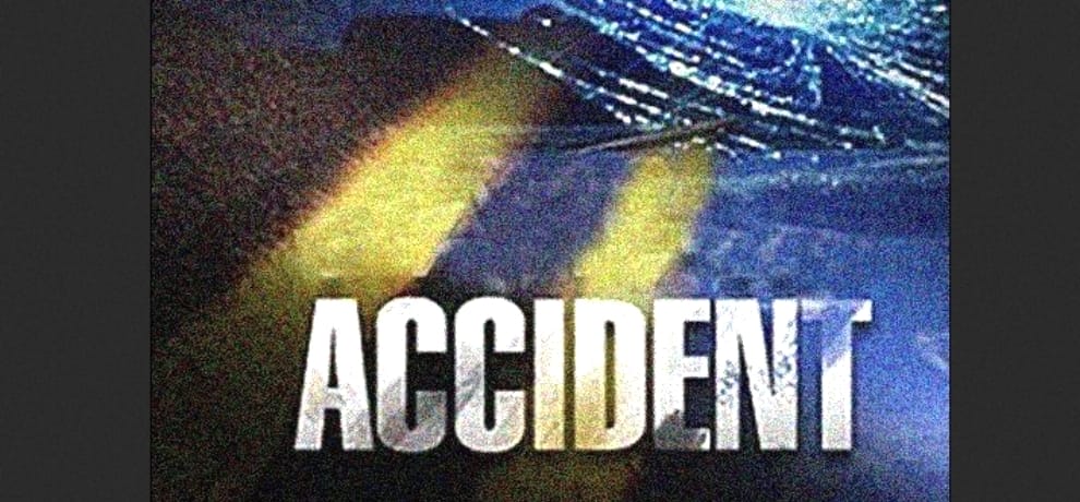 delhi tourist car fell into trench, one died.