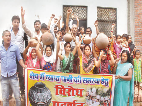 Empty vessels in the hands of the public, the performance