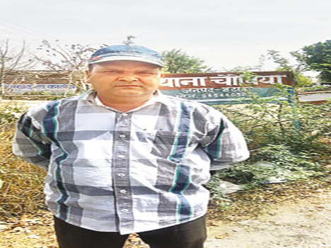 Retired military force of the pistol robbed