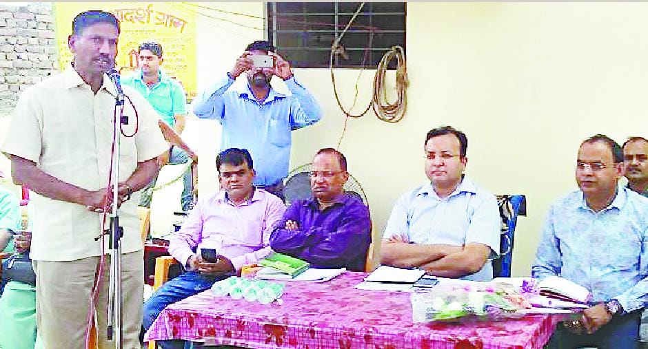 DM Kalan Siruli arrived, the villagers heard the problem
