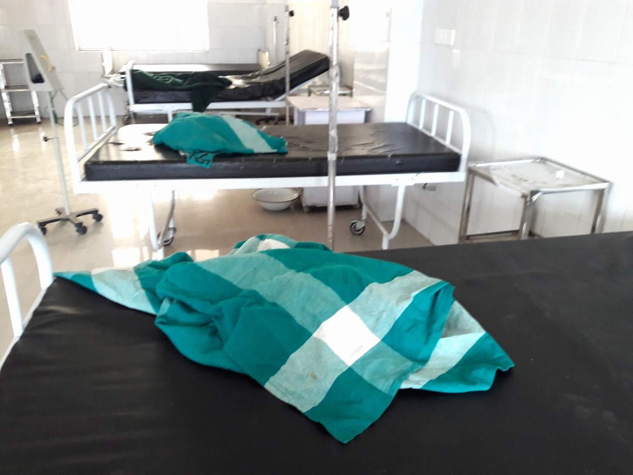 Emergency Ward: Bedsheet not dissolve dirt around