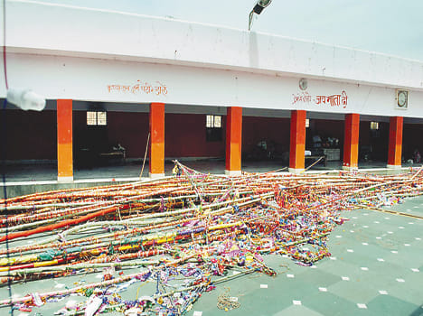 Kaliwahn flag fell in the temple